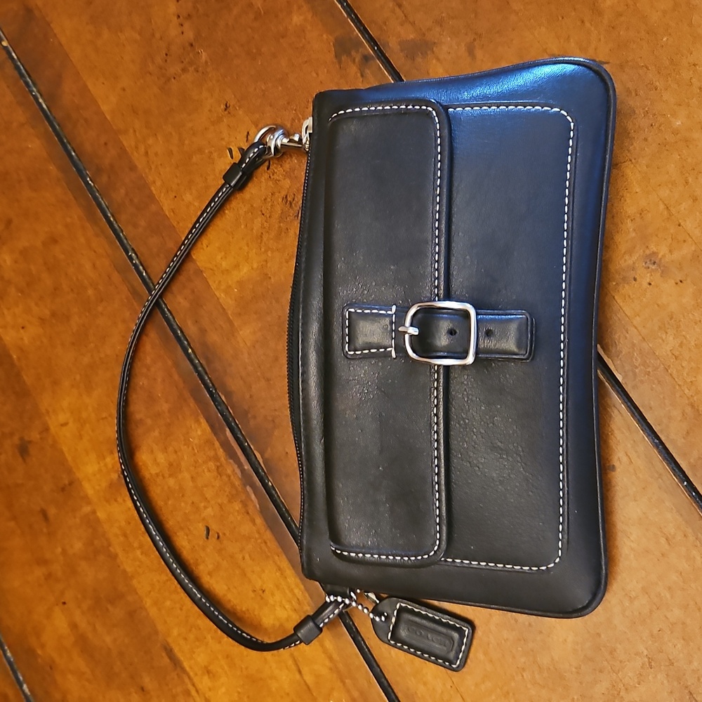 COACH | BLACK LEATHER WRISTLET